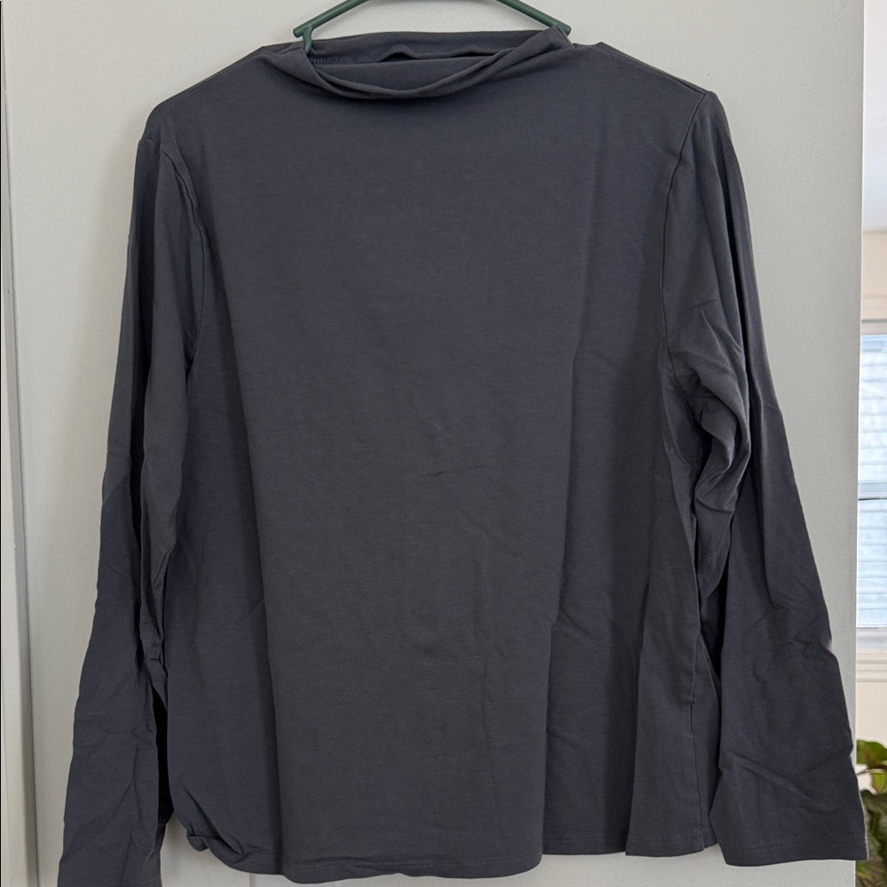 Women’s Long Sleeve Gray Shirt